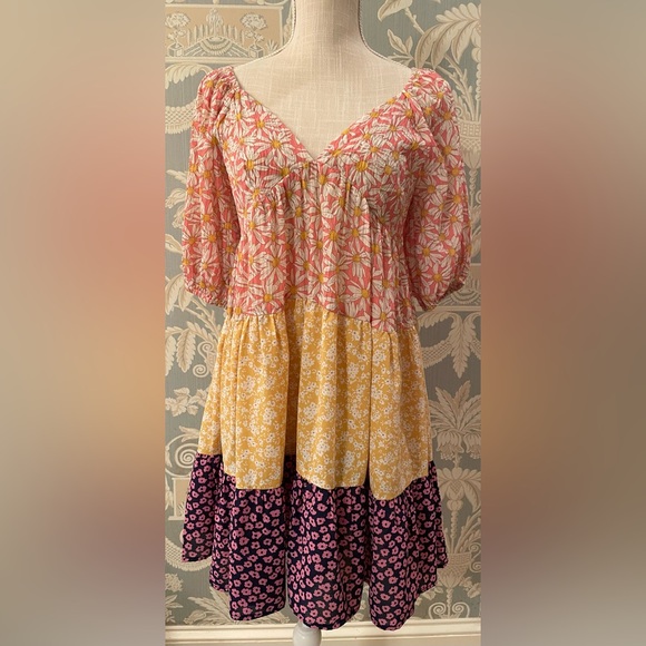 NWOT V-Neck, Puff Elbow Sleeves, Ditzy Floral Print Dress, Small. - Picture 2 of 7